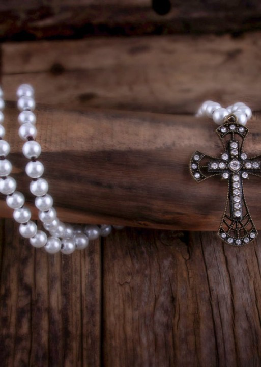 Withe Boho Pearl Necklace - Cross Pendant